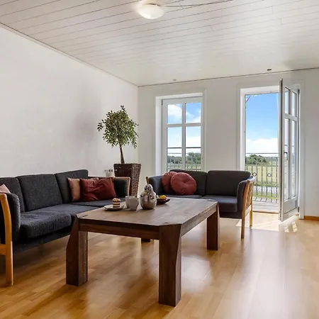 3 Bedroom Gorgeous In Апартаменты *
