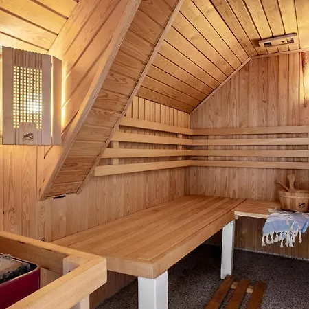 3 Bedroom Gorgeous In Appartamento